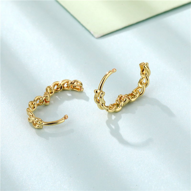Cross-Border Europe And The United States Glossy Ins Style Personality Chain Ear Ring Ear Buckle Female Simple Copper Decorative Twist Earrings Manufacturers Wholesale Popular Jewelry Fashion Earrings Korean Version Earrings Ear Ring Ear Buckle Brand Processing Oem Application Scenario