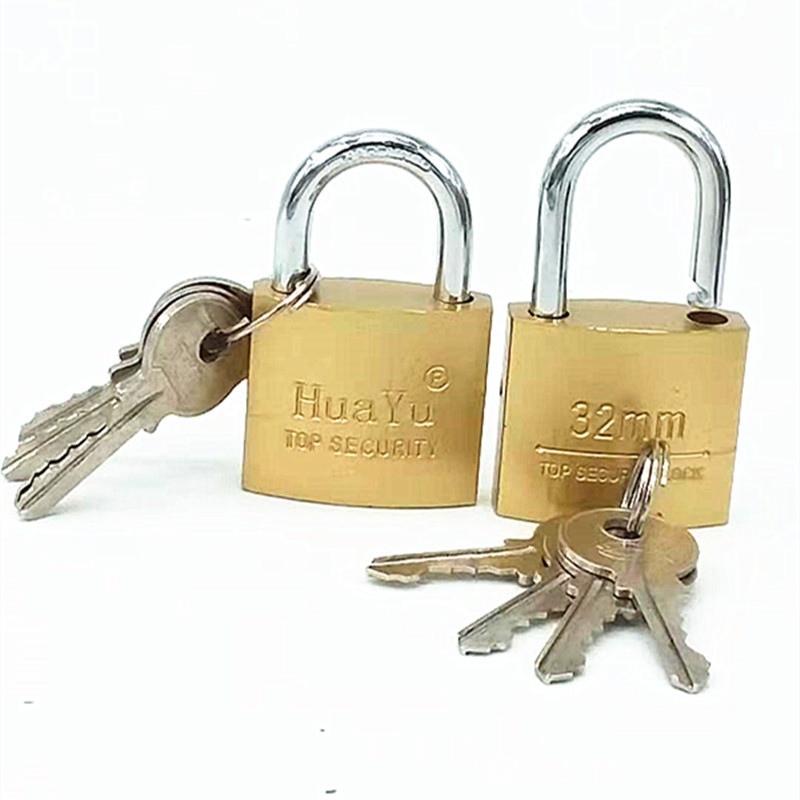 Factory direct sales of 32mm imitation copper padlocks with three keys, student locks, and hanging door locks. Wholesale two-yuan store supply Application Scenario