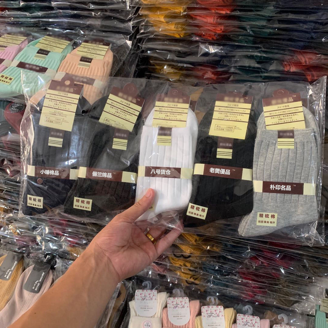 Spring and autumn solid-color socks, cotton socks, men's mid-calf socks, four-season white long socks, men's business socks, black women's socks Application Scenario