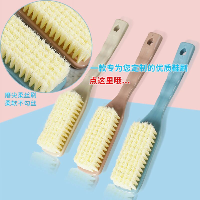 Heart-shaped soft bristle shoe brush, cleaning brush, long-handled plastic shoe brush, Nordic clothing brush, plastic brush, one-yuan general store Application Scenario