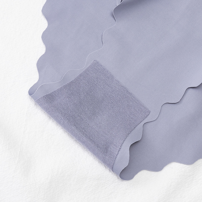 Seamless Ice Silk Underwear Women Wavy Edge Low-Rise Sexy Women's Underwear A Piece Of Heart-Shaped Triangle Underwear Women Application Scenario