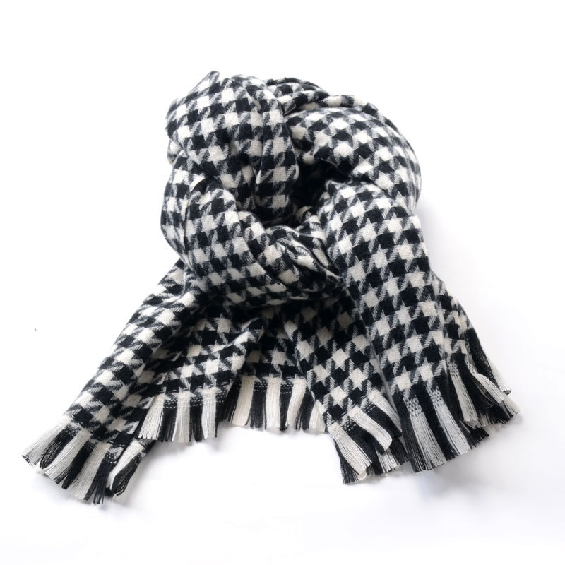 The New Autumn And Winter Thousand Birds Plaid Imitation Cashmere Scarf Women's Thick Warm Shawl Cross-Border Factory Wholesale Application Scenario