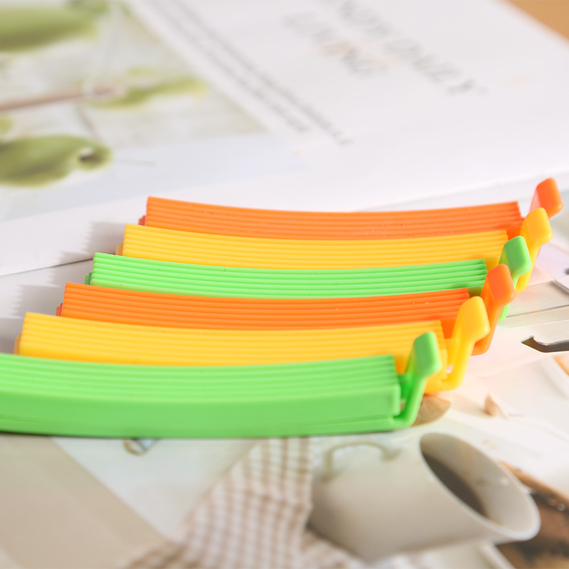 Moisture-proof and fresh-keeping long snack clip, food bag sealing clip, magic tool, plastic bag sealing clip, kitchen food Application Scenario