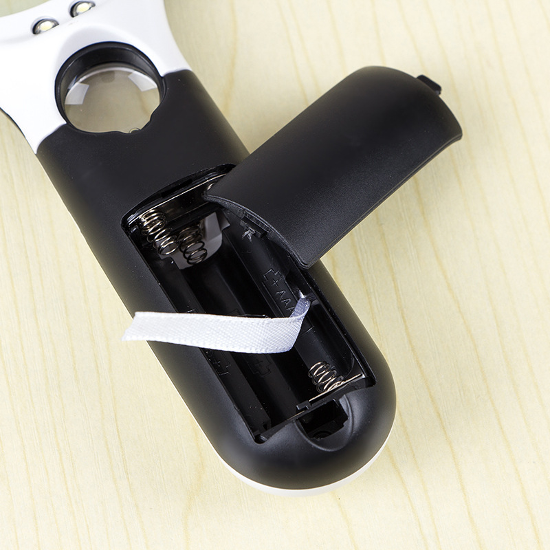 Factory direct sales of LED double-lens magnifying glass with light MG6902 Application Scenario