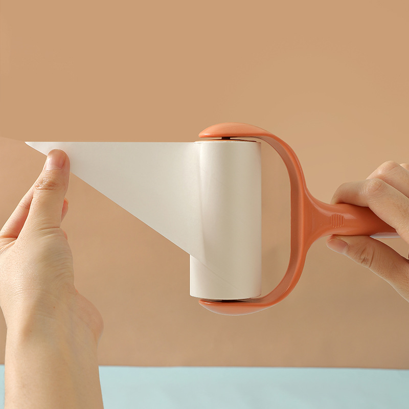 The detachable roller felt brush of the bristle remover is a powerful tool for removing bristles from clothes Specification image