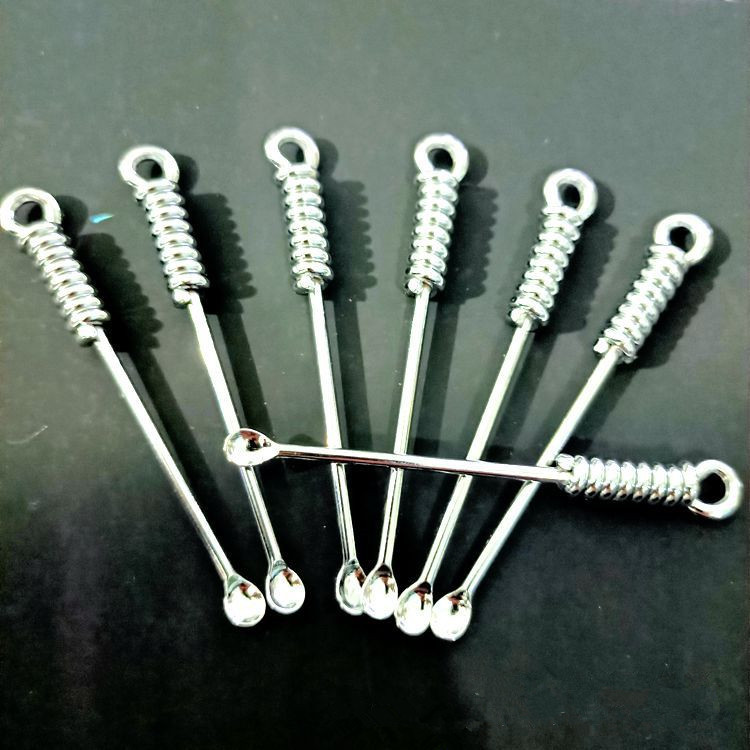 Screw ear scorer, metal ear scorer, ear picker, ear cleaner, key hanger, accessory, ear scorer, one yuan gift Application Scenario