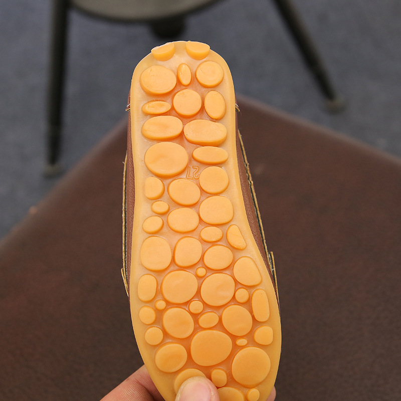 2850 factory direct shipment for foreign trade, Amazon, AliExpress, black one-piece consignment, men's, women's and children's casual and versatile small leather shoes Application Scenario