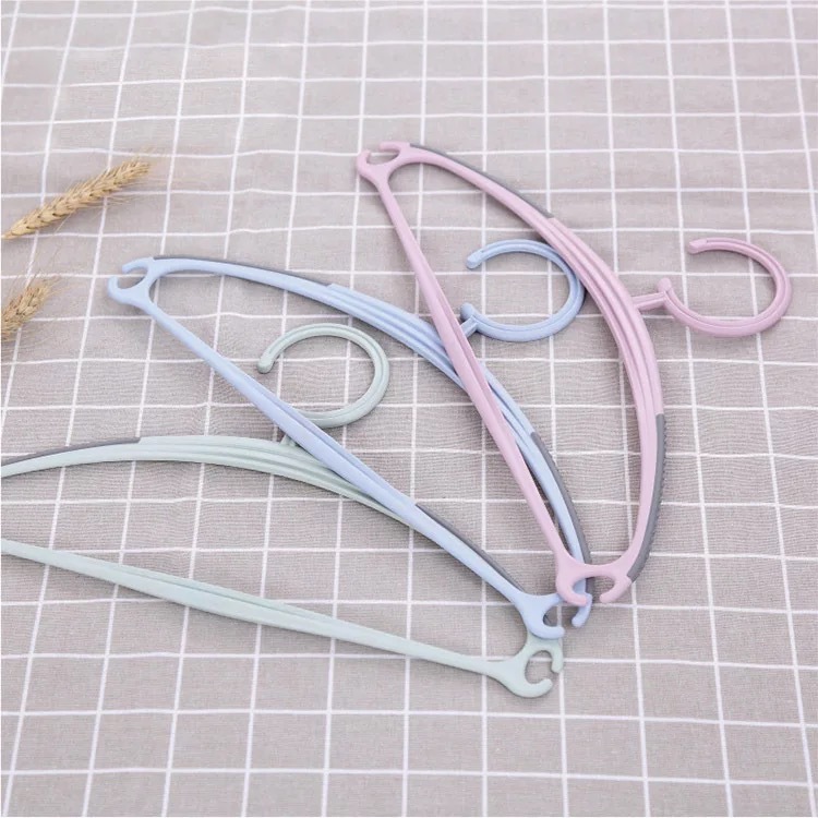 5 non-trace hangers plastic thickened wide shoulder clothes hanging clothes hanging adult household clothes to support children drying hangers Application Scenario