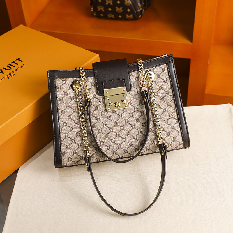 Hong Kong Purchasing Women's Bag 2023 New Leather Women's Bag Chain Underarm Bag Female Brand Authentic Atmosphere Large Capacity Application Scenario