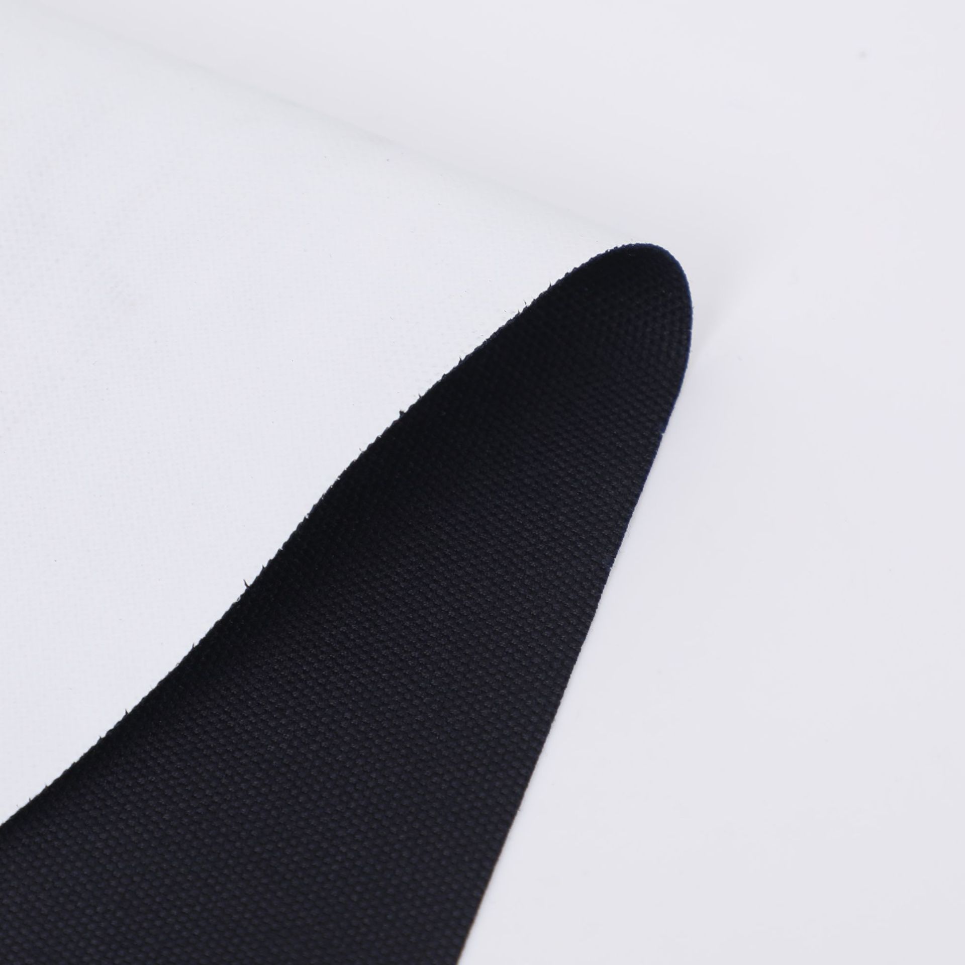 涤塔夫里布/涤塔夫/塔斯隆布料/羽绒服面料/羽绒服布料产品图