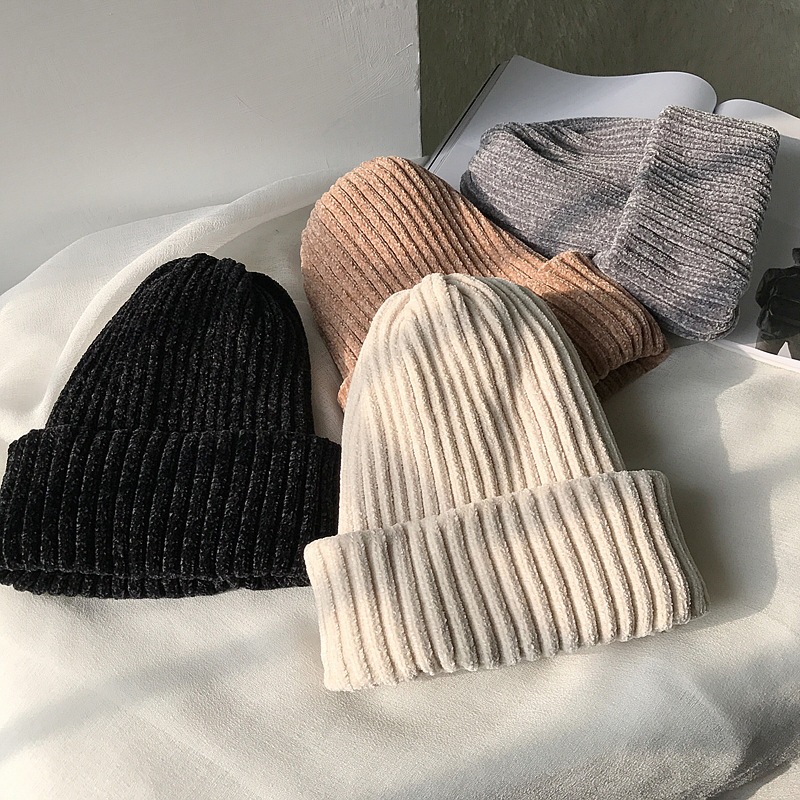 A thick corduroy knitted hat for women in winter, a versatile and casual double-layer thickened warm pullover hat, a Korean-style solid-color woolen hat Application Scenario