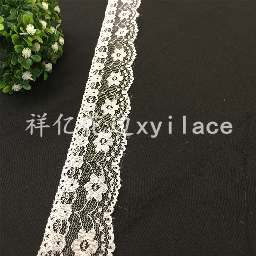 Wholesale of gold and silver polyester non-elastic small flower-edge lace clothing, underwear, bras and children's clothing accessories at low prices