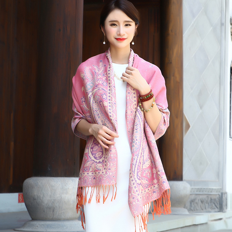 New national trend ethnic-style warm and retro shawl scarf, women's winter silk scarf, jacquard air-conditioned scarf, autumn and winter scarf Application Scenario