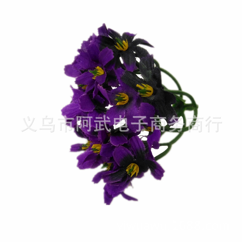 Artificial flowers are beautiful and elegant. Artificial flower heads, artificial flower headbands, clothing with flowers, decorative flower arrangements, flower ornaments, and flowers details Picture