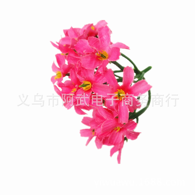 Artificial flowers are beautiful and elegant. Artificial flower heads, artificial flower headbands, clothing with flowers, decorative flower arrangements, flower ornaments, and flowers