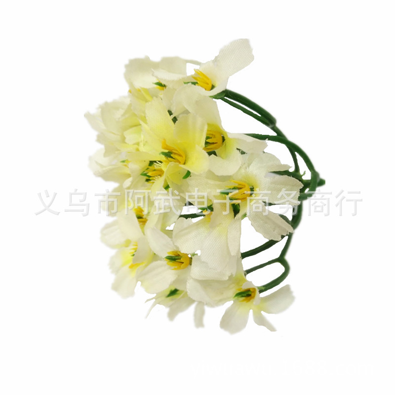 Artificial flowers are beautiful and elegant. Artificial flower heads, artificial flower headbands, clothing with flowers, decorative flower arrangements, flower ornaments, and flowers Specification image