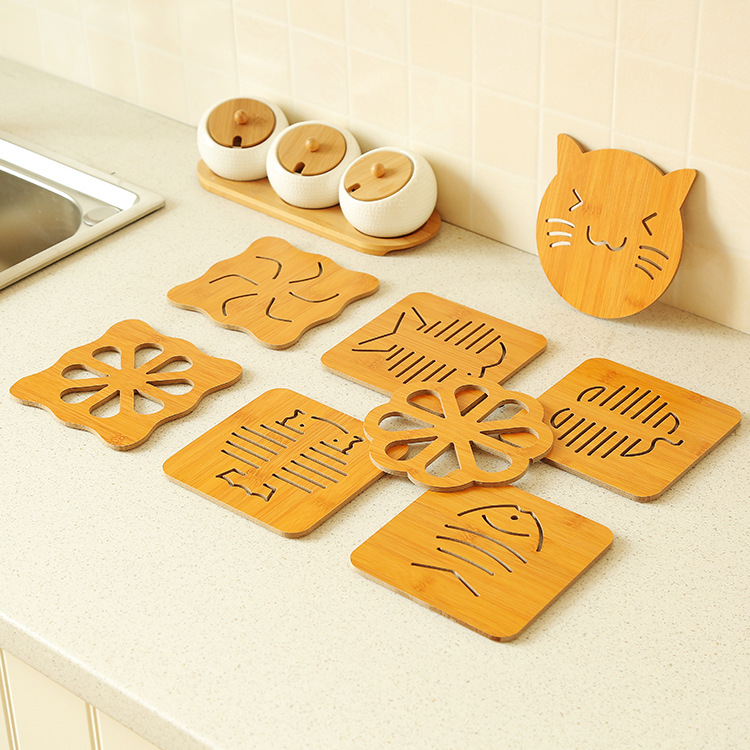 Hollow wooden coaster kitchen thickened anti-hot insulation mat placemat non-slip pan mat bowl mat tray mat Application Scenario