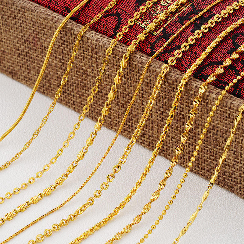 The sand gold necklace accessory for women does not fade for a long time, exuding a high-end and niche collarbone chain. It is a copper accessory from Yiwu that imitates gold
