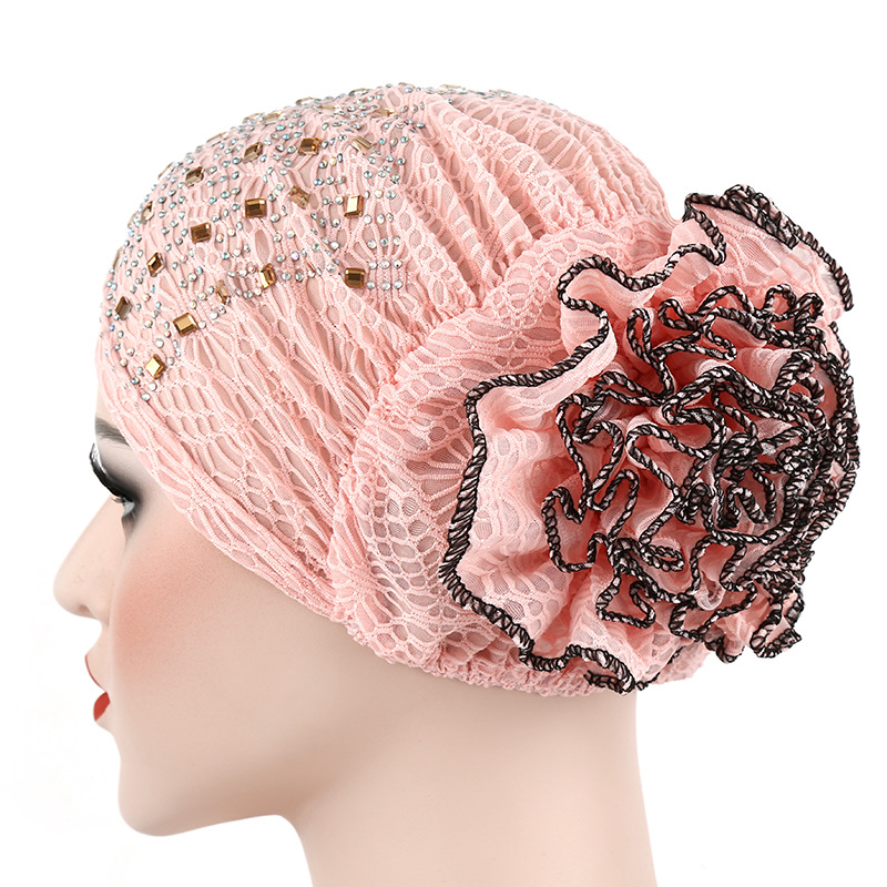 Amazon's new two-color embossed diamond square diamond plate flower hat with a flowered headscarf at the back and a Muslim headscarf Application Scenario