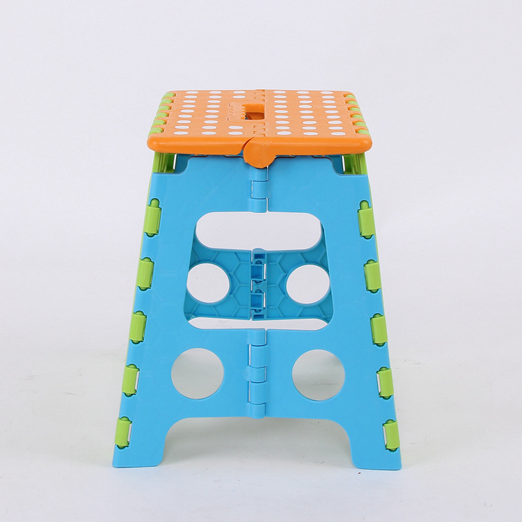 Wholesale thickened cartoon folding stools, creative children's home plastic small stools, outdoor portable fishing stools Application Scenario