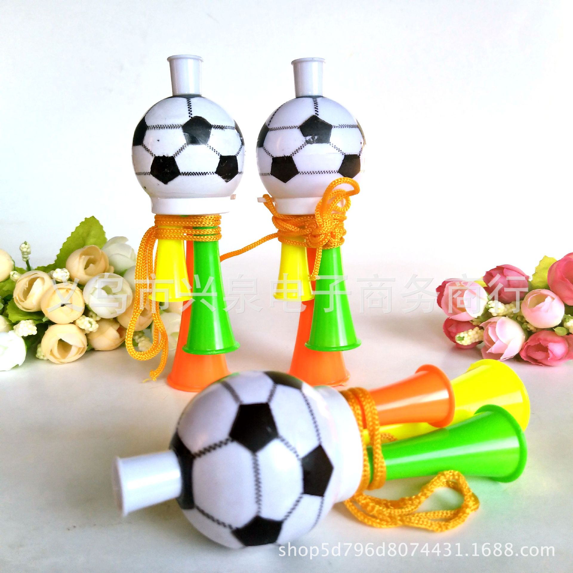 【 Zone 3-3 】 Toy Section: Football speakers 480 yuan per box. Football speakers, children's speakers, cheering tools, plastic three-tone speakers, one yuan. Special batch for general merchandise details Picture