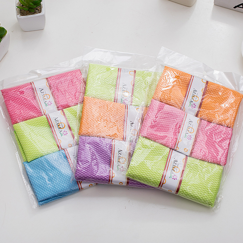 The edge-cut fish-scale cloth is absorbent for household cleaning and won't shed fibers. It can be used to clean glass mirrors, red wine glasses, and is also available for distribution by Internet celebrities and e-commerce platforms Application Scenario