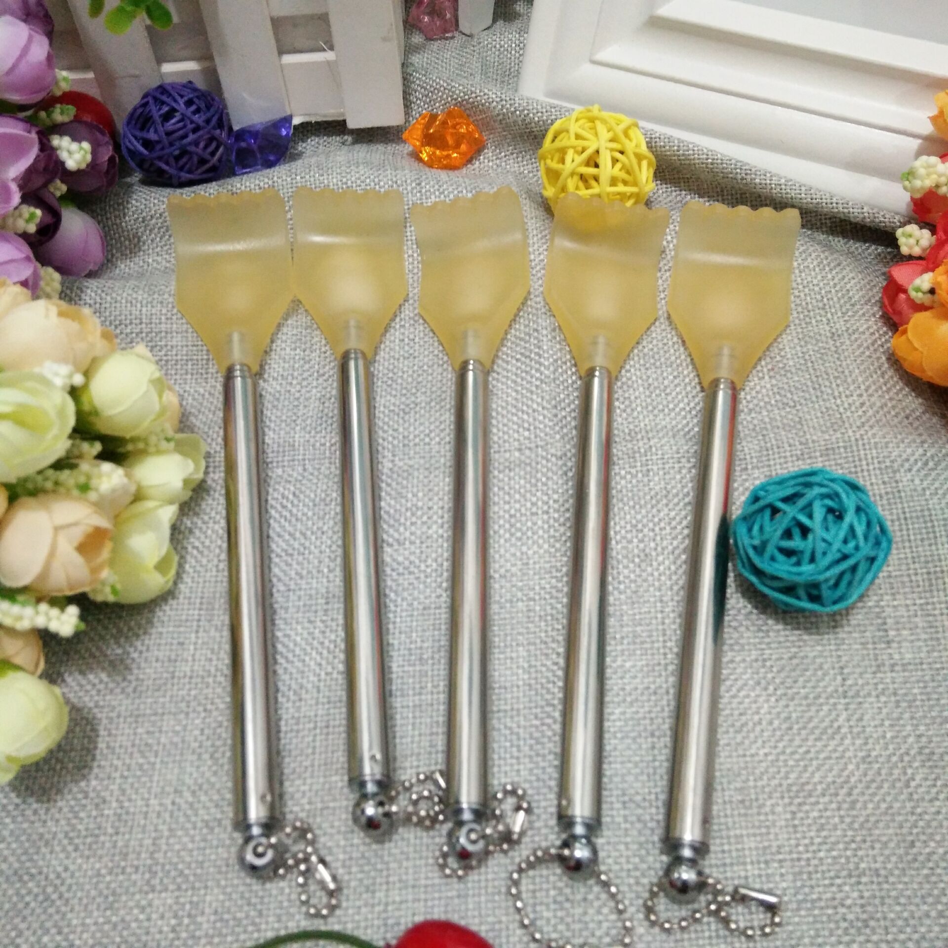 Four-section telescopic stainless steel horn scratcher, back steel pipe scratcher, no need for gifts