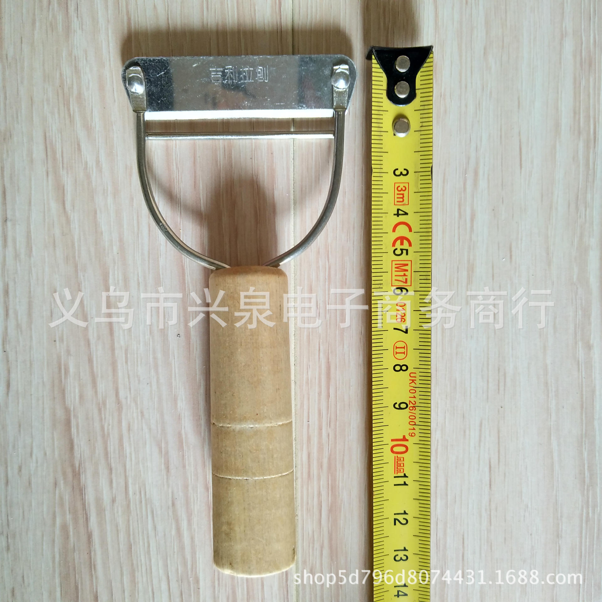 【 Outside 】 Wooden planer 10/ pack 1200/ piece One yuan store peeler, wooden handle peeler, wooden planer peeler, fruit and vegetable peeler wholesale Application Scenario