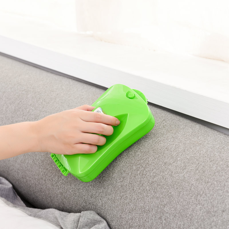 Easy-to-clean, anti-static, multi-roller, multi-functional carpet cleaning brush, three rows of hand-held soft wool dust removal and sticky wool rollers Application Scenario