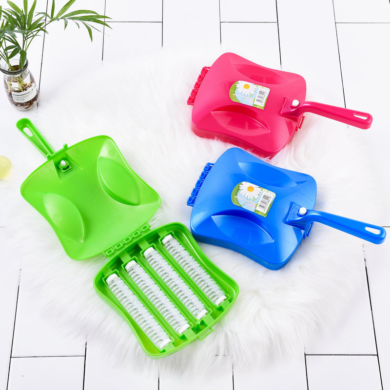 Handle electrostatic dust removal brush, bed sheet, clothes and carpet cleaning brush, fashionable and creative multi-functional dust removal brush for clothes details Picture