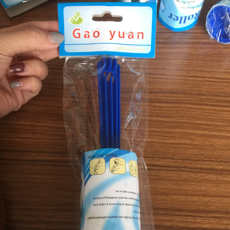 10cm multi-functional long-handle dust removal roller paper tear-off clothes lint remover, coat lint removal brush wholesale Application Scenario