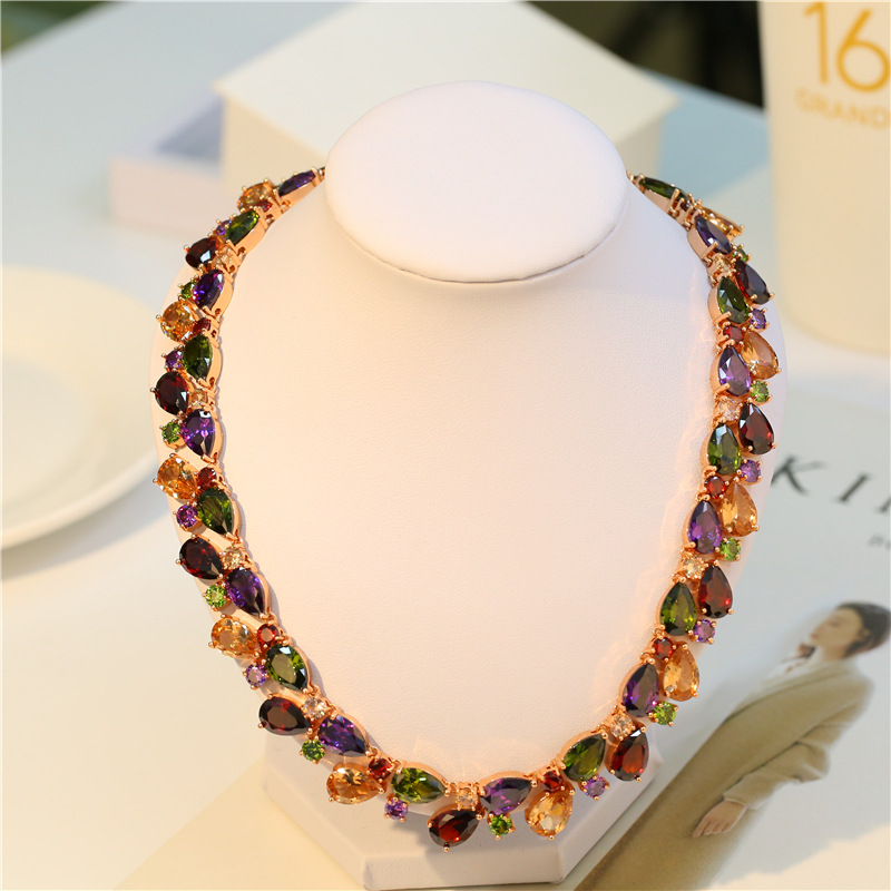 The new AliExpress bestseller, the seven-color zircon Mona Lisa necklace from Europe and America, is available for wholesale by the female manufacturer Application Scenario