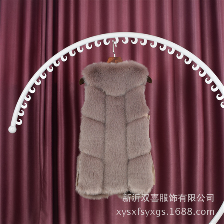 Factory-wholesale faux fox fur vest for winter, mid-length women's faux fur warm vest Application Scenario