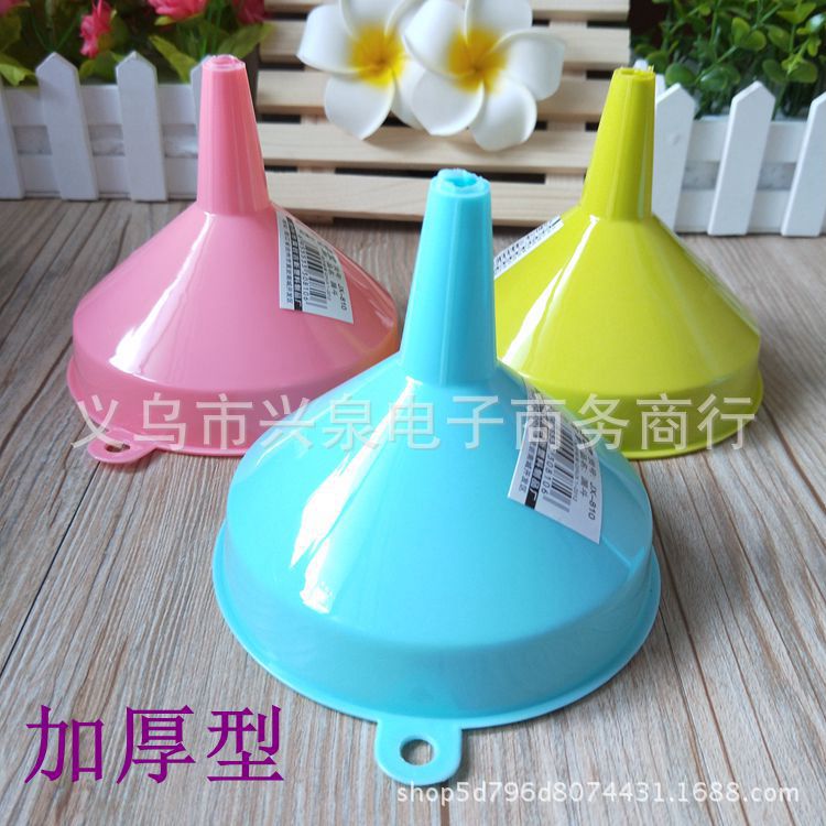 【 Zone 3-5 】 One box of 640 thickened color funnels, oil drain, kitchenware, water drain, wholesale supply at 1 or 2 yuan