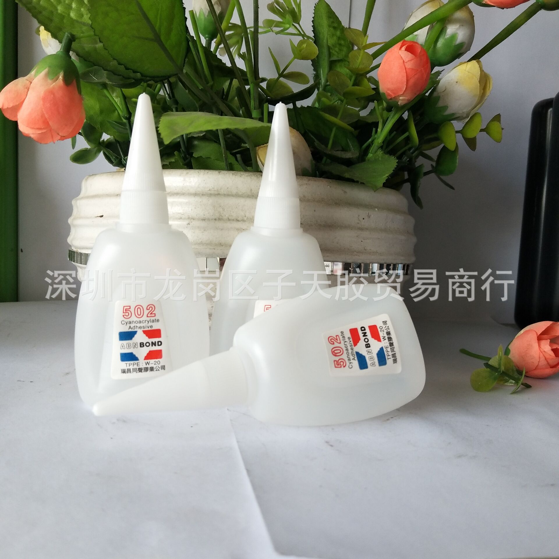 502 Glue Wholesale Instant Quick Drying Wood Furniture Advertising Spray Adhesive Big Bottle Manufacturers Application Scenario