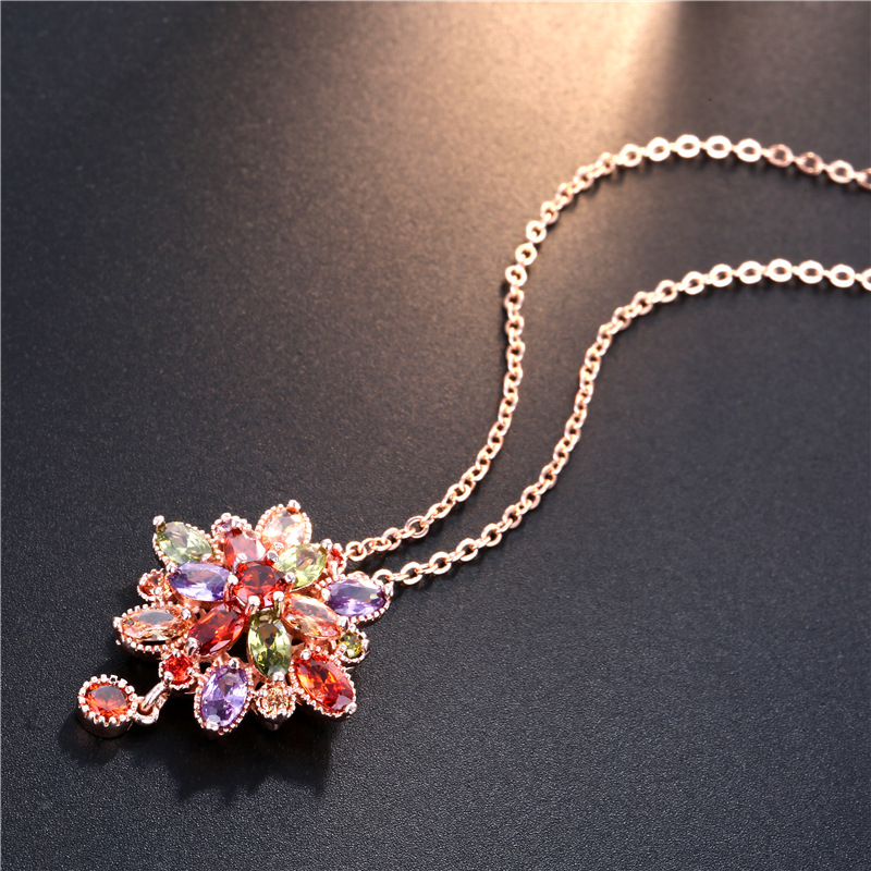 The hot-selling Korean version of the colored zircon rose gold necklace and the Dragon Maiden flower pendant for women are being live-streamed by the manufacturer details Picture
