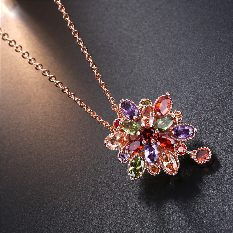 The hot-selling Korean version of the colored zircon rose gold necklace and the Dragon Maiden flower pendant for women are being live-streamed by the manufacturer Application Scenario