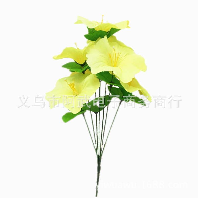 During the Qingming Festival, people visit graves to pay respects and offer funeral supplies such as preserved flowers, which are cheap and good-looking artificial flowers, and the arrangement of flowers for tomb-sweeping in cemeteries Application Scenario