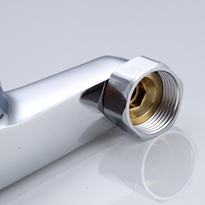 浴缸、淋浴龙头实物图