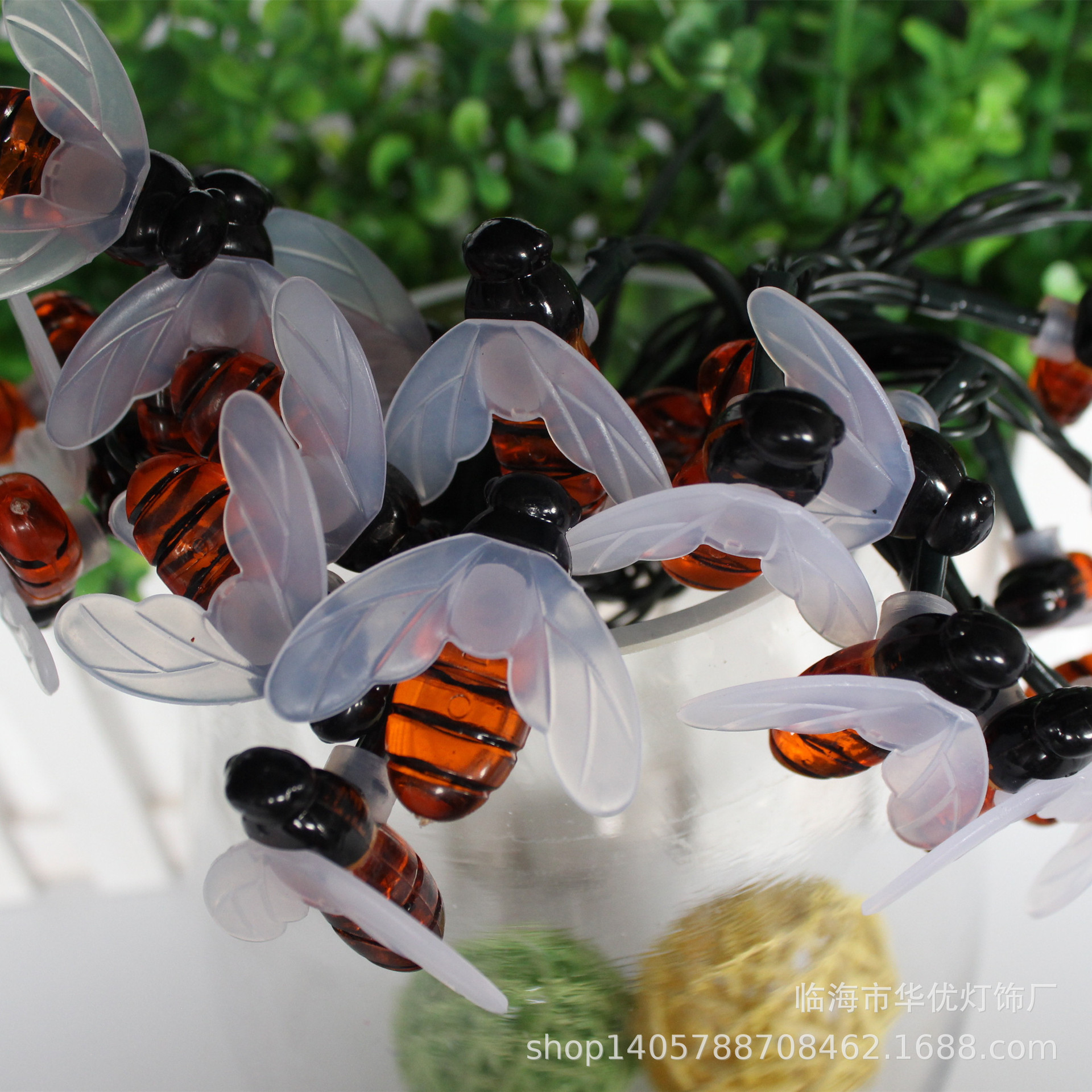 Solar-powered bee color light strings exclusively for e-commerce, romantic lighting creativity, Christmas festival decoration bee light strings Application Scenario