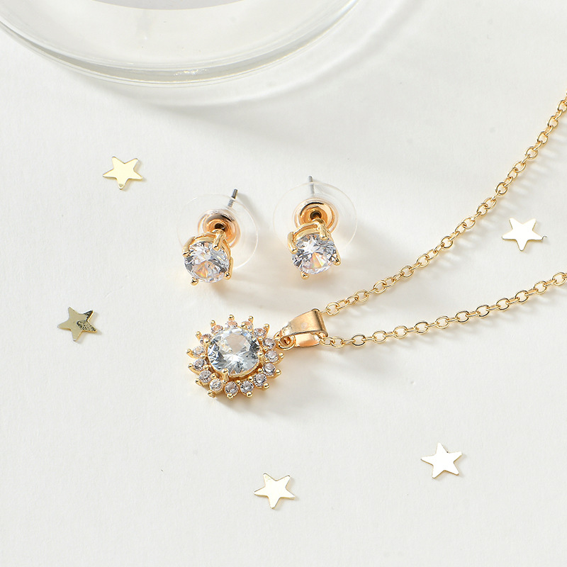 The popular new zircon jewelry geometric Sun fashion high-end necklace and earring set supports one-piece consignment Application Scenario