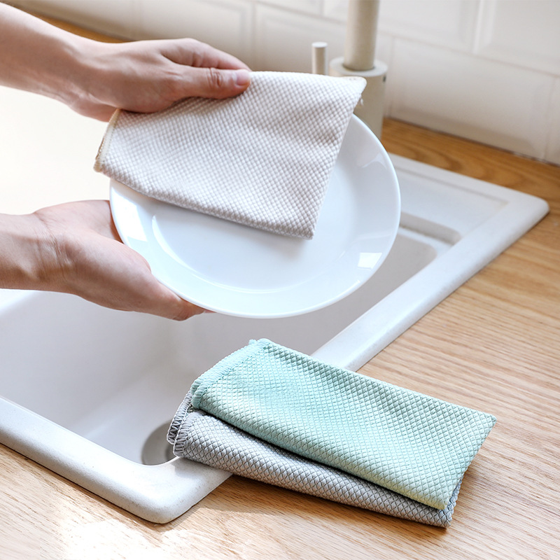 Special fish-scale cleaning cloth for glass, cleaning cloth, kitchen degreasing without residue, absorbent towel, no shedding, no oil stains Application Scenario