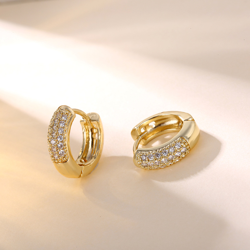 Kashi accessories 18K gold diamond-encrusted men's earrings, European and American simple style diamond-encrusted elegant earrings, ear loops and ear rings Application Scenario