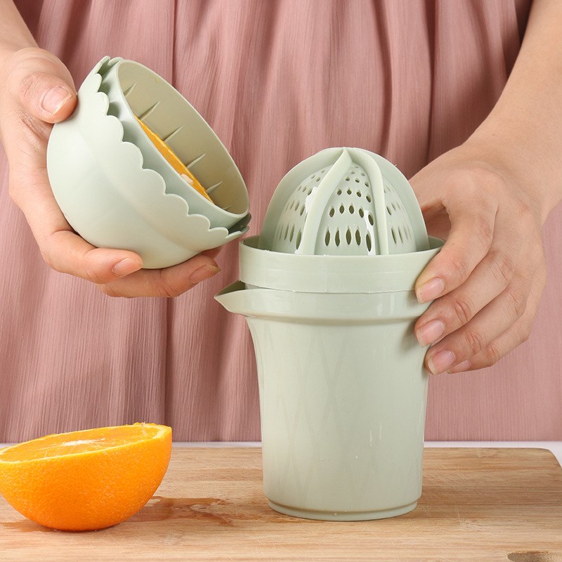 Manual juicer Multi-functional home orange and lemon juicer Portable fruit residue juice separation press full figure