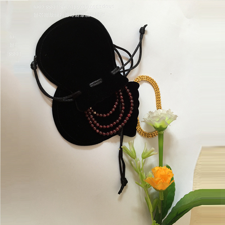 Shenzhen manufacturer's black gourd gift velvet bags, jewelry drawstring bags, storage bags are in stock and available for wholesale Application Scenario