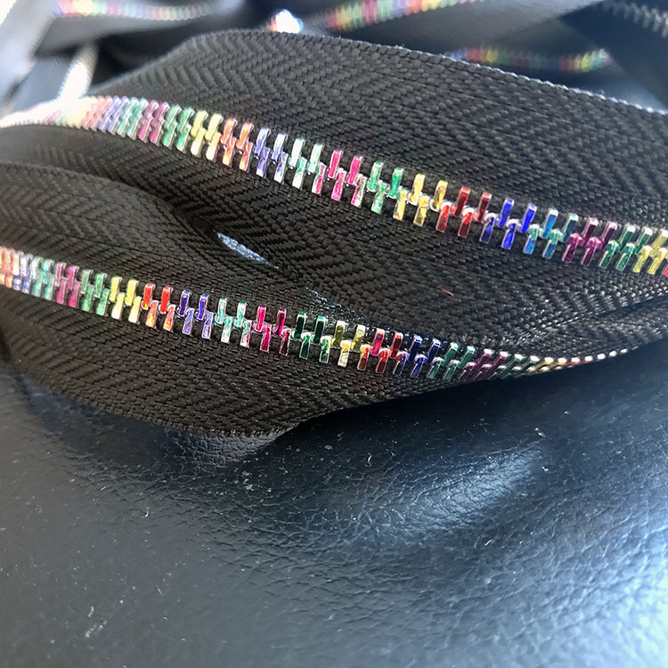 拉链/珍珠拉头/铆钉/拉头/皮革拉片白底实物图