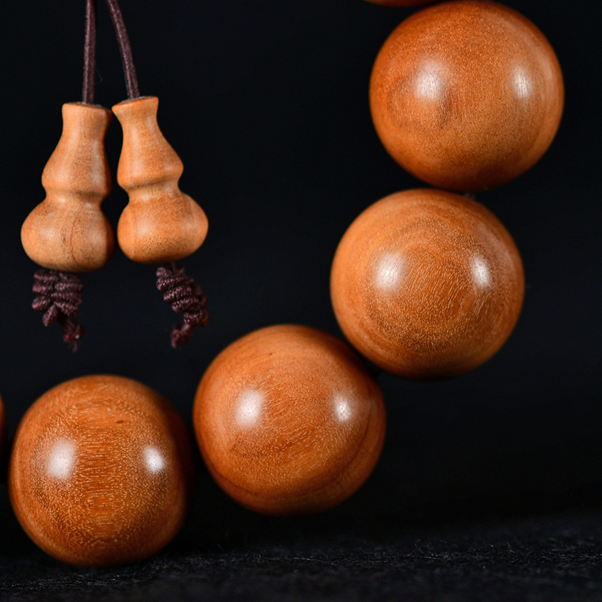 India Laosan Sandalwood 2.0 Immersed Black Meat Buddha Beads Play Bracelet Wholesale Laosan Sandalwood 108 Men And Women Rosary Bracelet Application Scenario