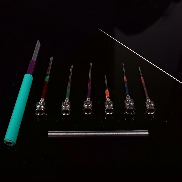 Threading tool, big eye needle, beading needle, diy handmade necklace, threading and beading needle, middle opening beading needle wholesale Application Scenario