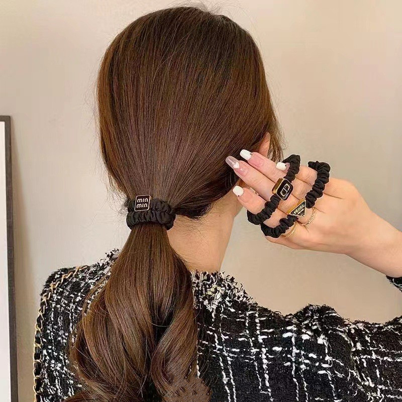 Simple and retro black hair tie, women's hair tie, high-elasticity hair band, internet-famous style, versatile hair band and headwear Application Scenario