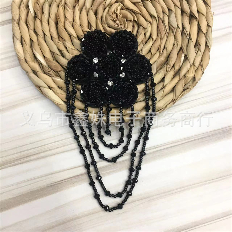 Factory direct supply of in-stock clothing accessories, DIY crystal chains, tassels, spring strips, epaulets, nail beads, and jewelry for a minimalist style Application Scenario